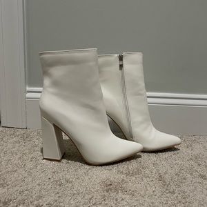 BRAND NEW!! Boohoo white boots